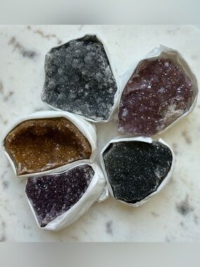 Lot of 5 Sparkling rainbow amethyst specimens